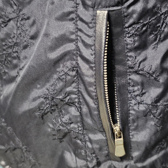 3/$25  Tweeds Navy Full Zip Vest with Leather Trim size Medium - Picture 4 of 12